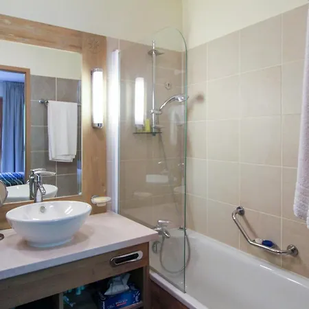 Spacious Family 2-bed, 2-bath With Parking, Private Piste *