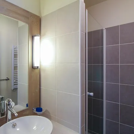 Spacious Family 2-bed, 2-bath With Parking, Private Piste 아파트