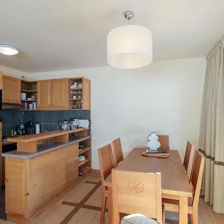 Spacious Family 2-bed, 2-bath With Parking, Private Piste 아파트 플랜