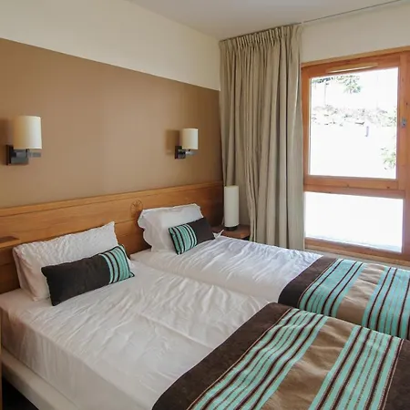 Spacious Family 2-bed, 2-bath With Parking, Private Piste Appartement *