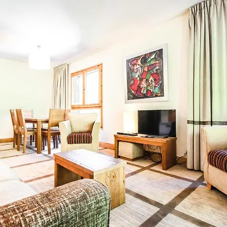 Spacious Family 2-bed, 2-bath With Parking, Private Piste 플랜