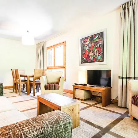 Spacious Family 2-bed, 2-bath With Parking, Private Piste 아파트 *